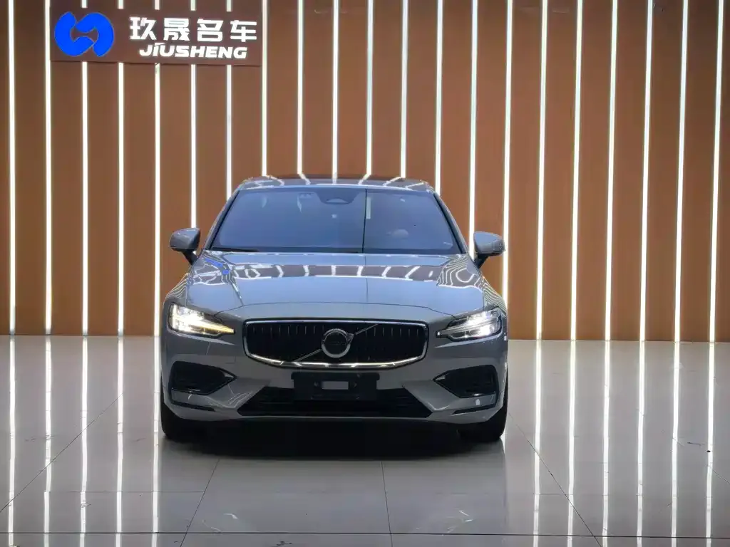Volvo S60 2023 из CN, фото 1