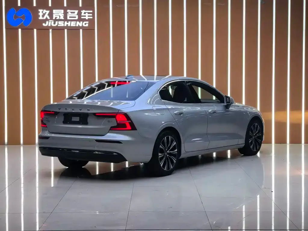 Volvo S60 2023 из CN, фото 9