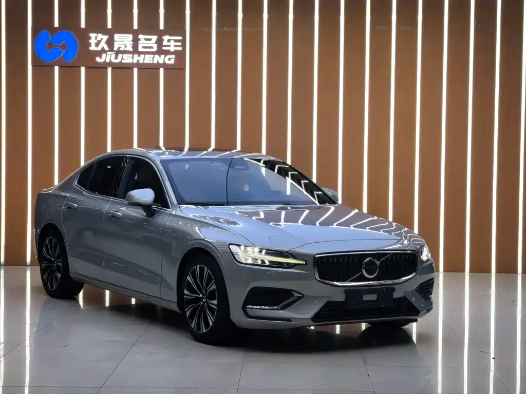 Volvo S60 2023 из CN, фото 5