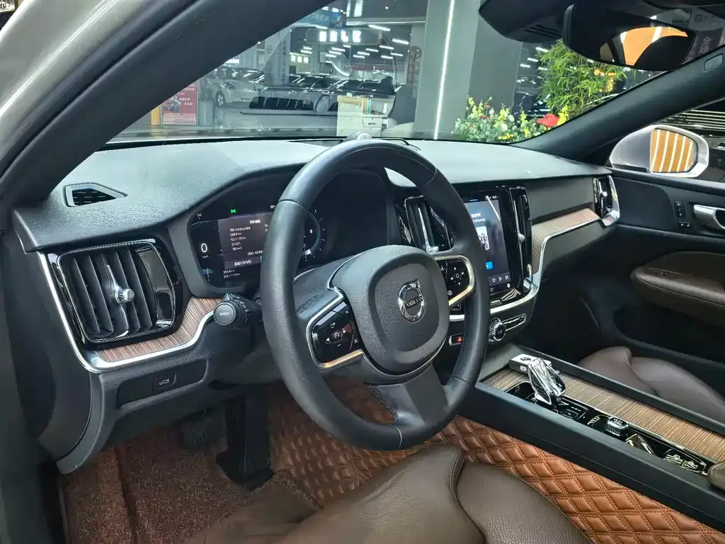 Volvo S60 2023 из CN, фото 8