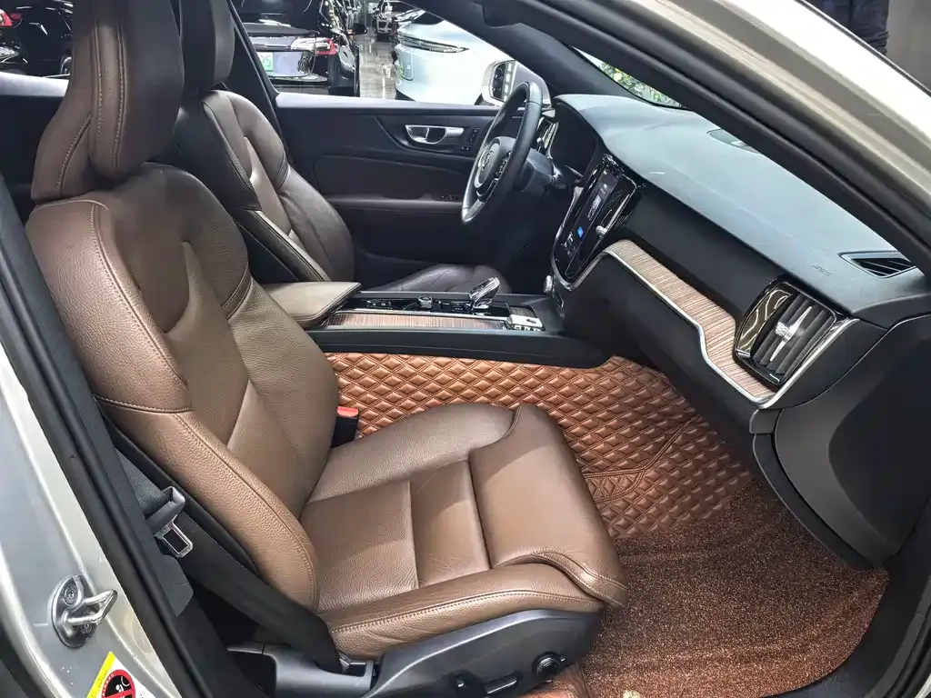 Volvo S60 2023 из CN, фото 10