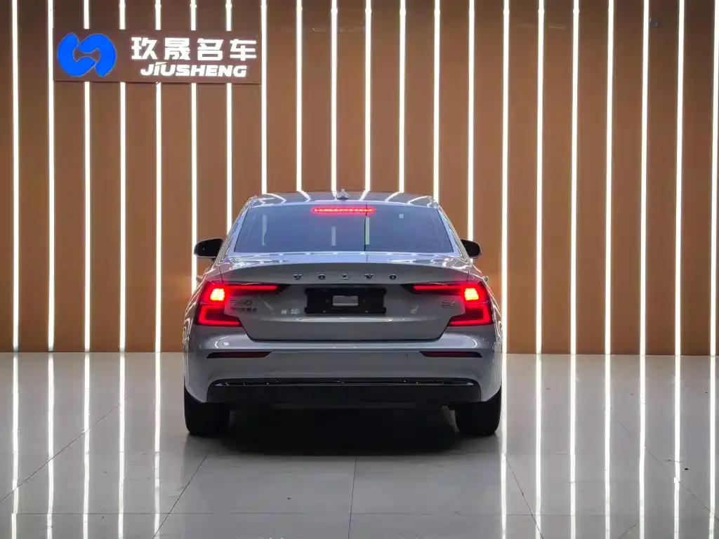 Volvo S60 2023 из CN, фото 7