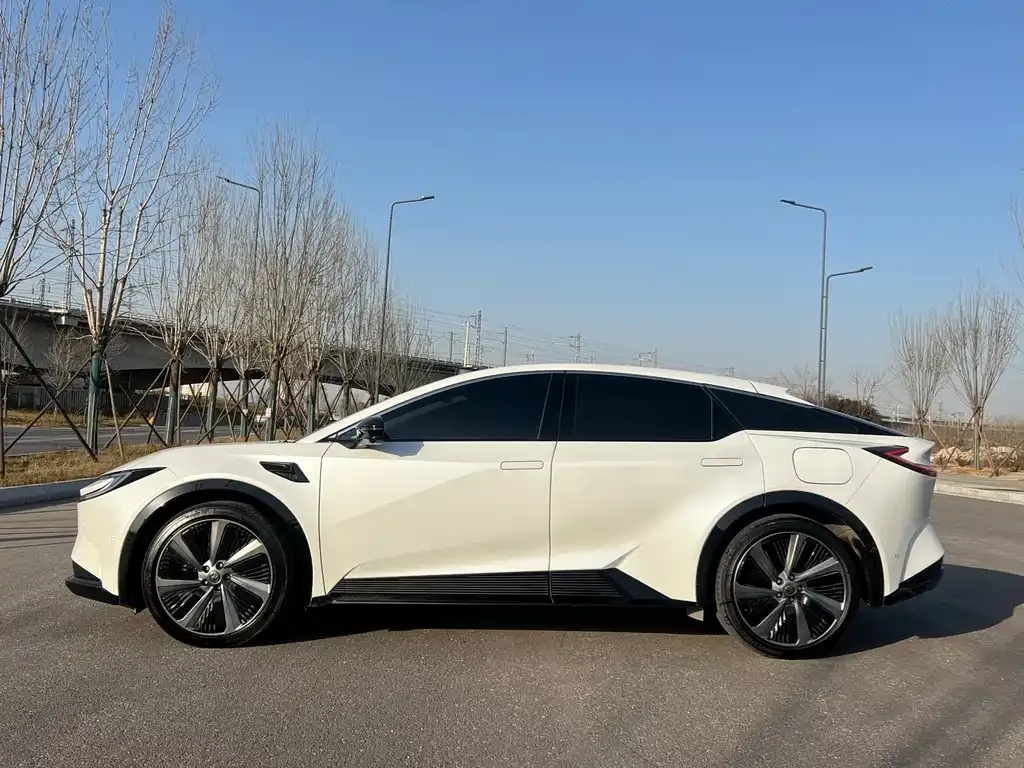 Toyota bZ5 2025 из CN, фото 3
