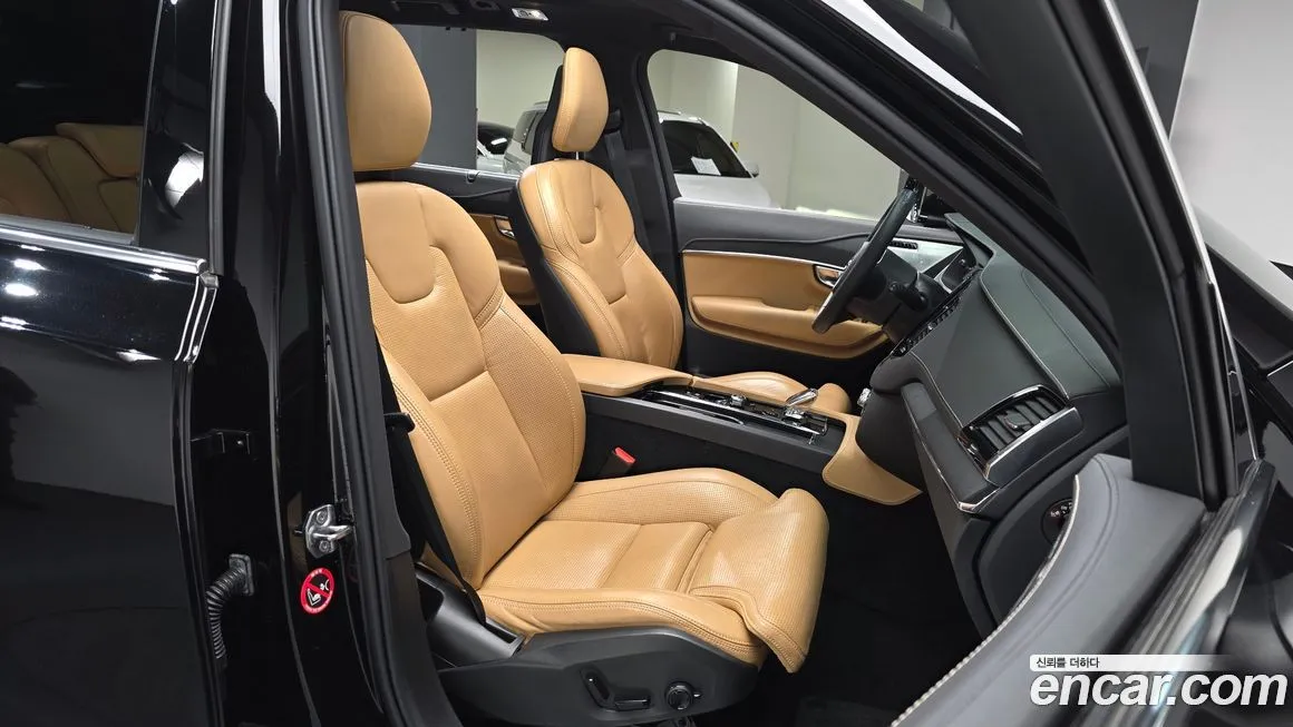 Volvo XC90 — фото 10