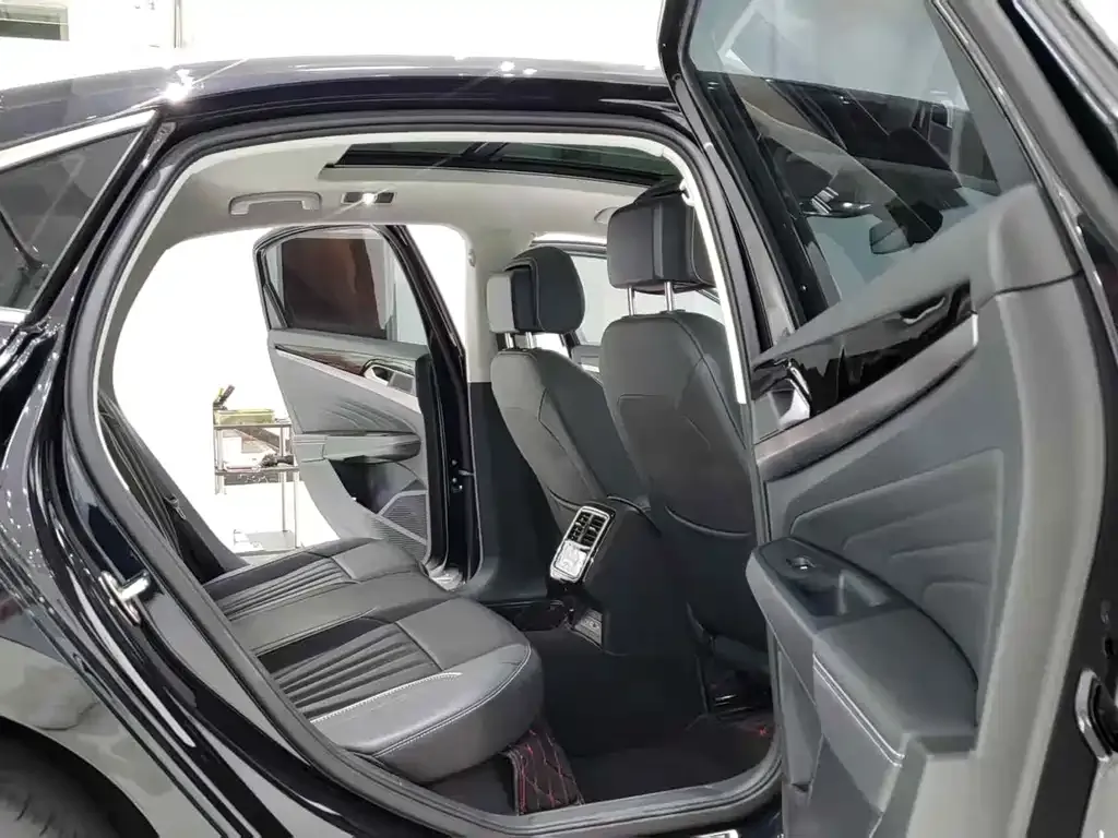 Volkswagen Passat 2024 из CN, фото 10
