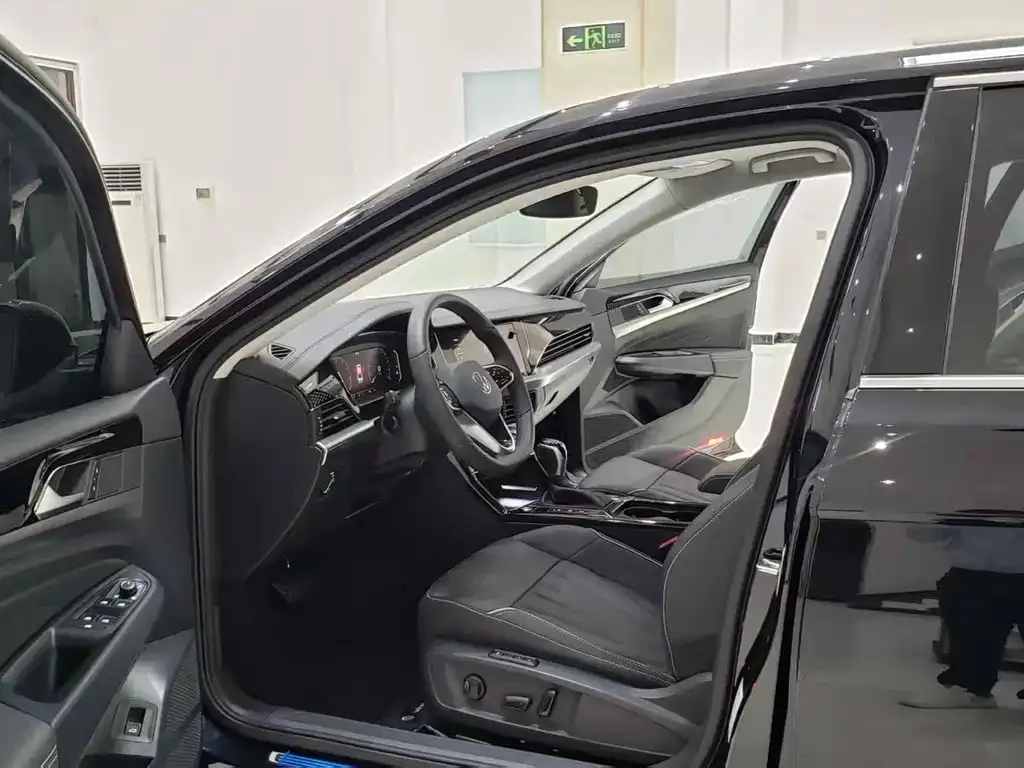 Volkswagen Passat 2024 из CN, фото 4