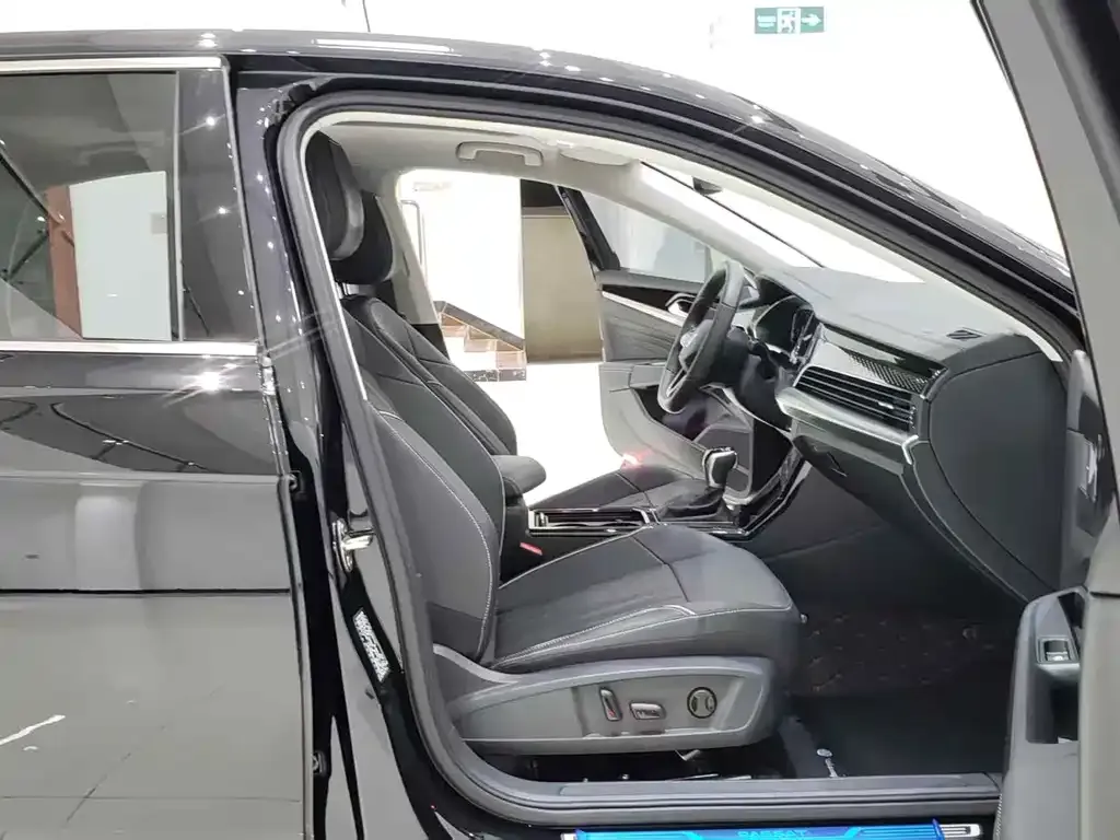 Volkswagen Passat 2024 из CN, фото 8