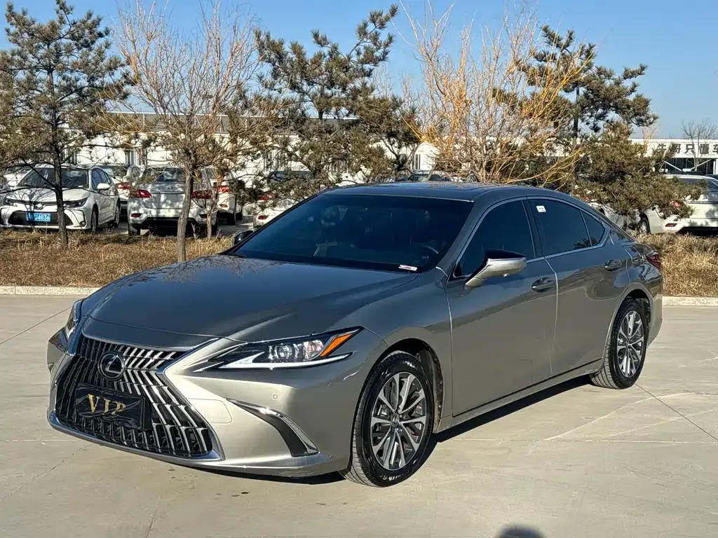 Lexus ES — фото 1