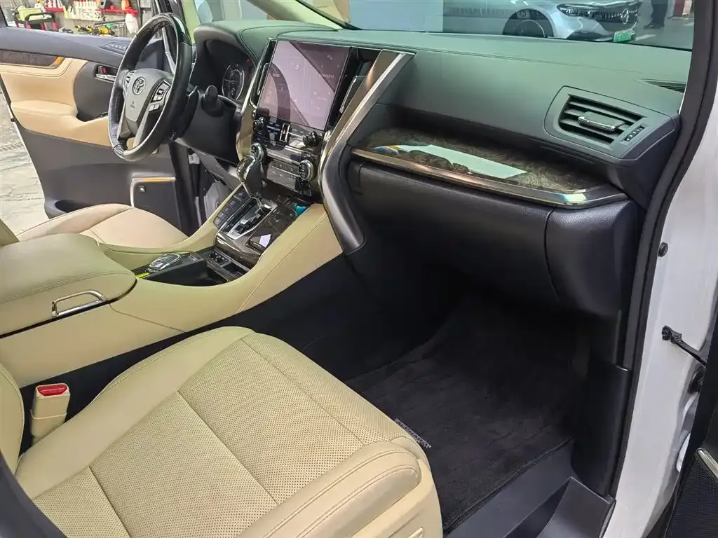 Toyota Alphard 2023 из CN, фото 3