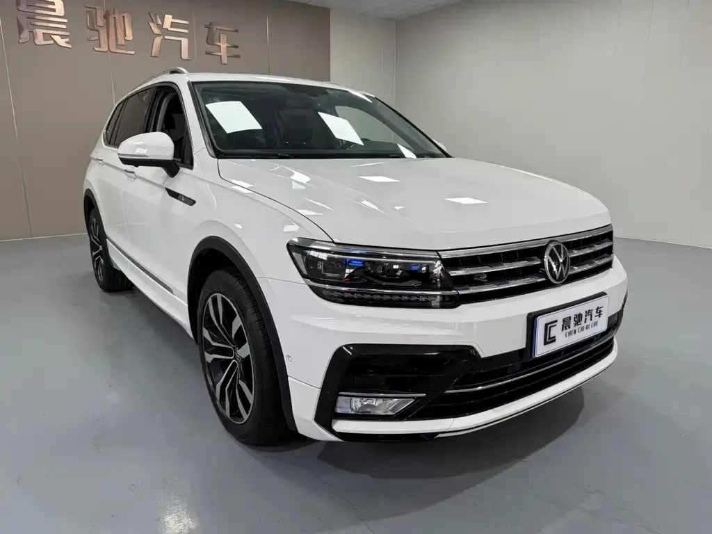 Volkswagen Tiguan L — фото 3