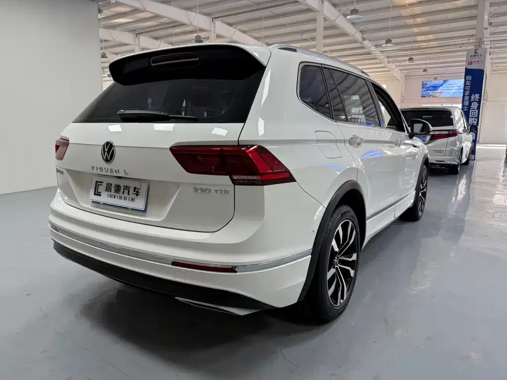 Volkswagen Tiguan L — фото 9
