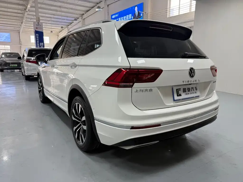 Volkswagen Tiguan L — фото 8