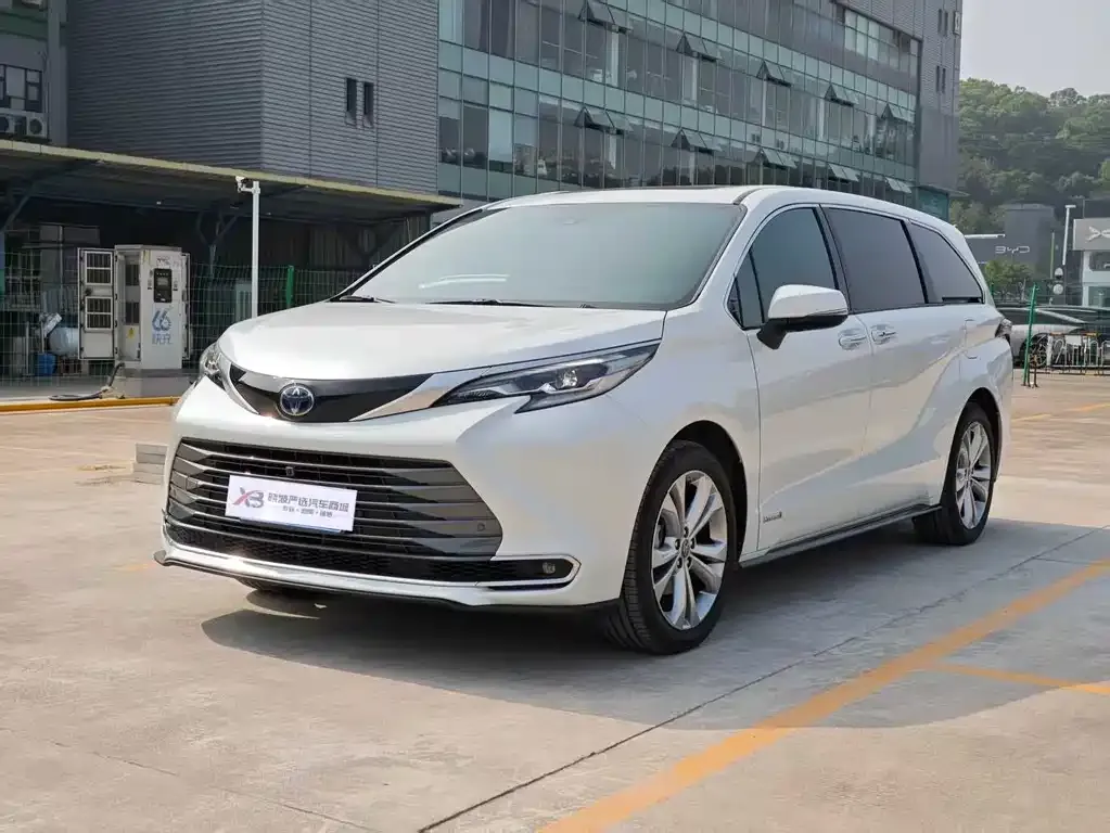 Toyota Sienna 2024 из CN, фото 1