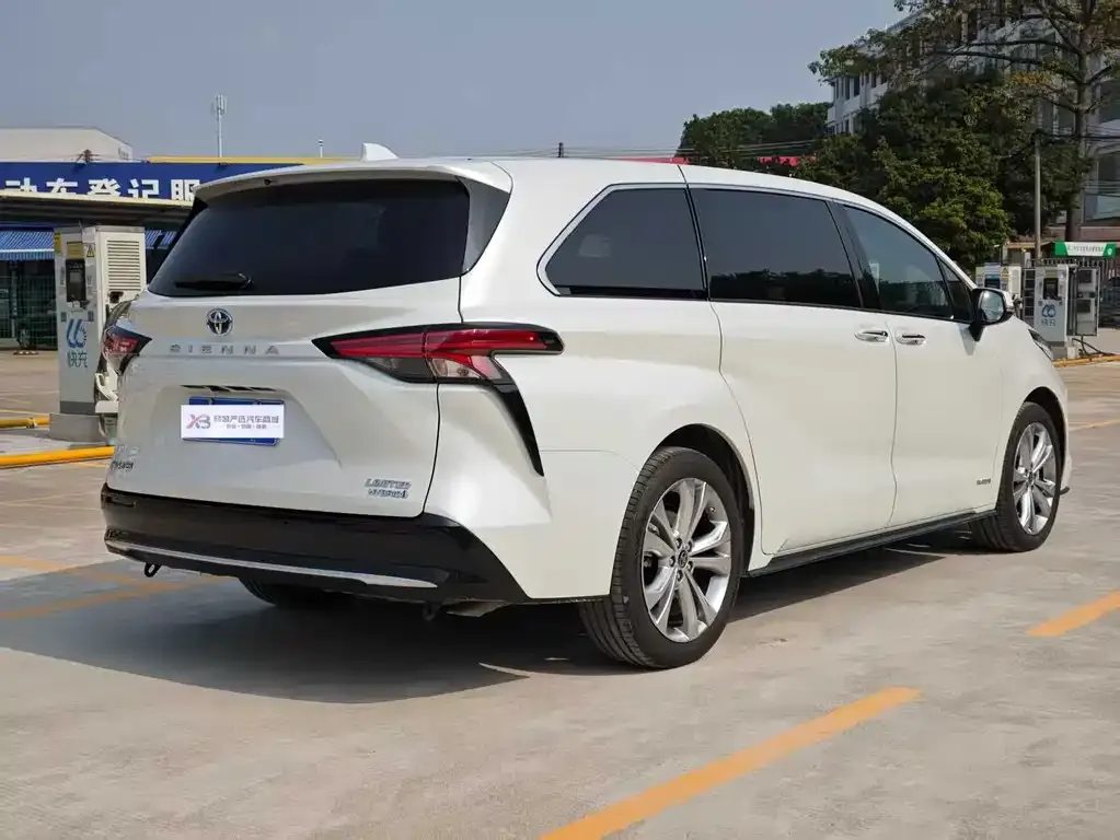 Toyota Sienna 2024 из CN, фото 4