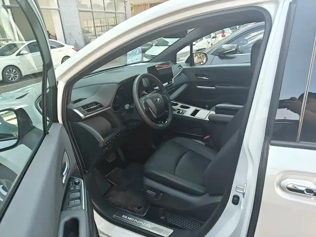 Toyota Sienna 2024 из CN, фото 7