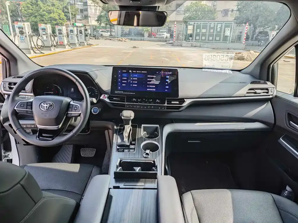 Toyota Sienna 2024 из CN, фото 10