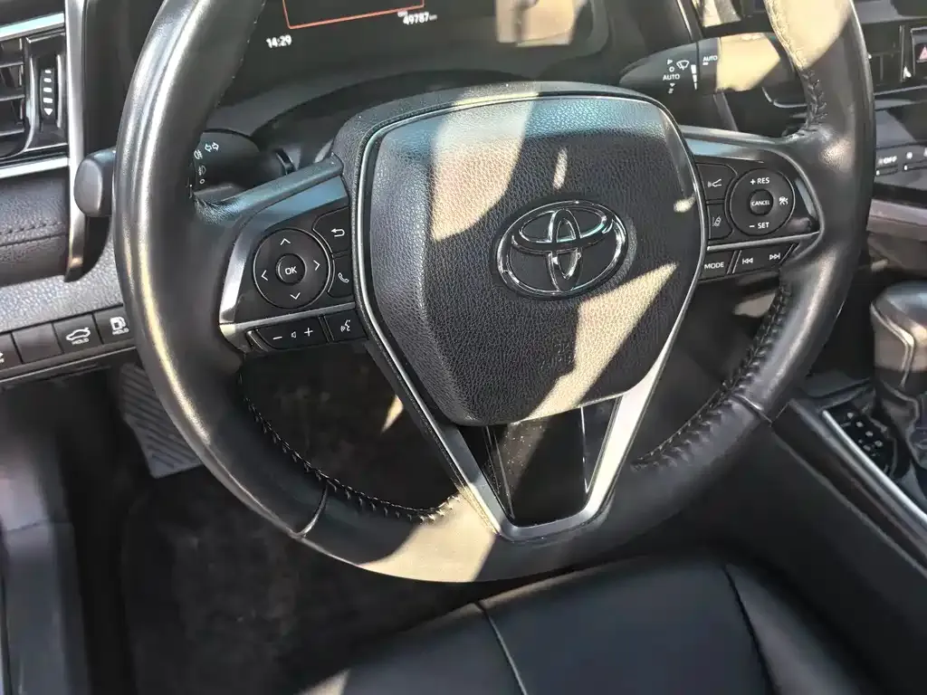 Toyota Camry — фото 9