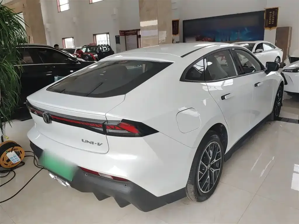 Changan UNI-V iDD 2025 из CN, фото 2