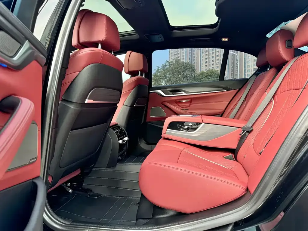 BMW 5 Series 2023 из CN, фото 2