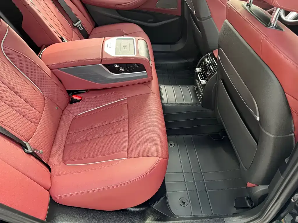 BMW 5 Series 2023 из CN, фото 4