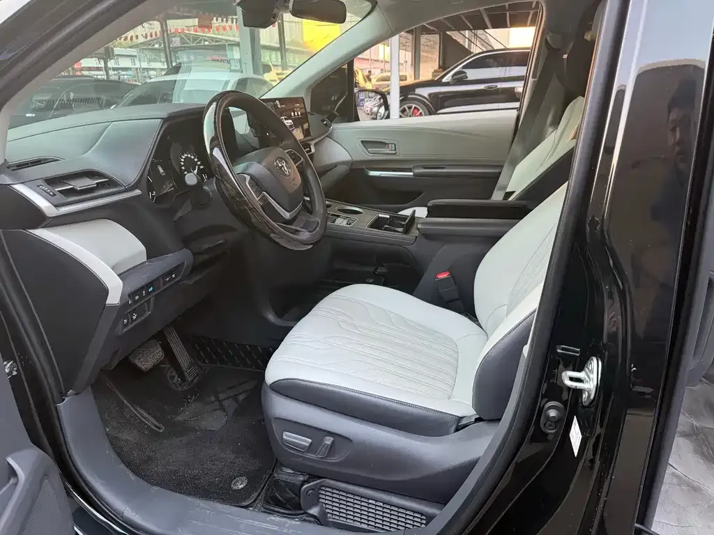 Toyota Sienna 2024 из CN, фото 5