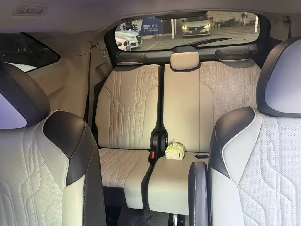 Toyota Sienna 2024 из CN, фото 2