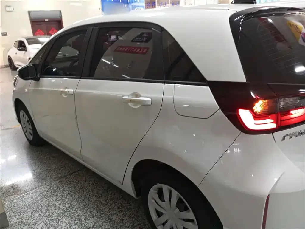 Honda Fit — фото 5