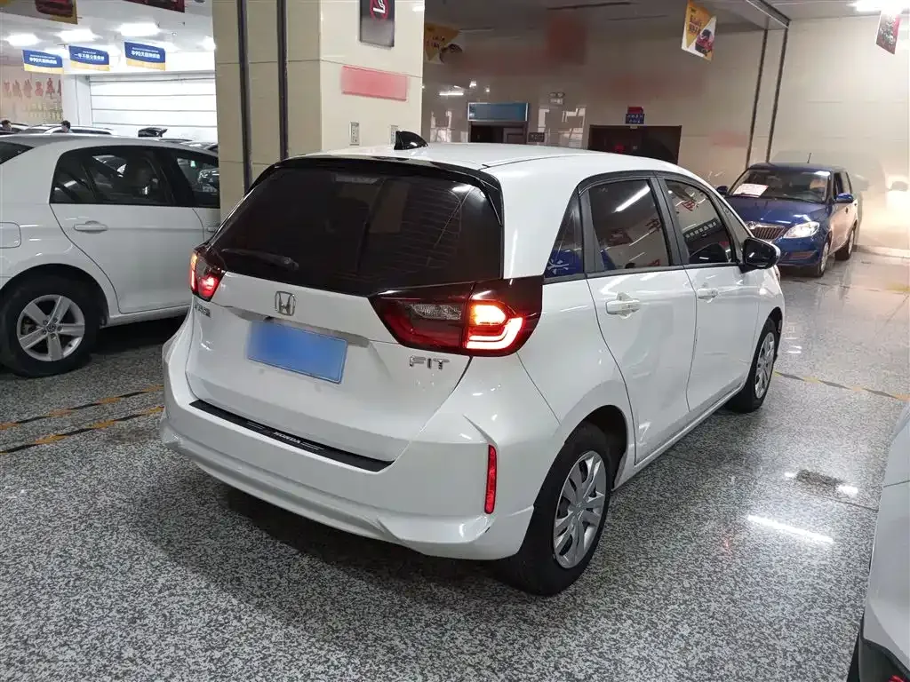 Honda Fit — фото 7