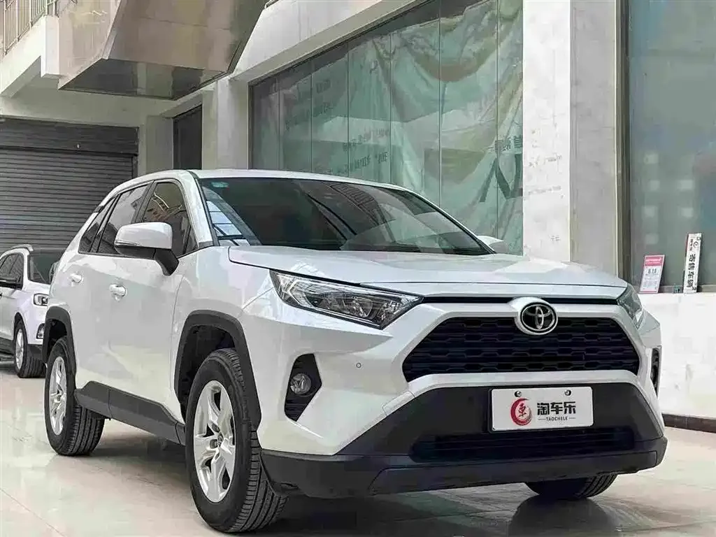 Toyota RAV4 — фото 4