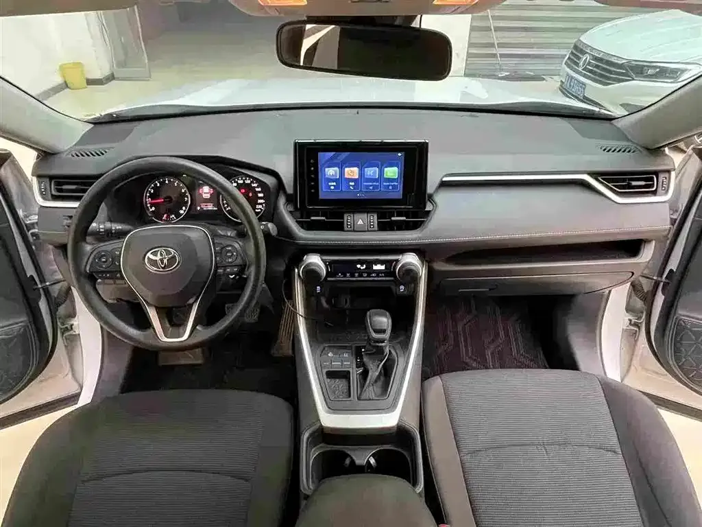 Toyota RAV4 — фото 5