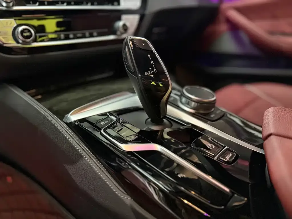 BMW 5 Series 2023 из CN, фото 3