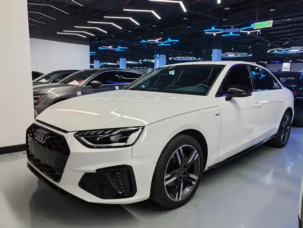 Audi A4L 2022 из CN, фото 1