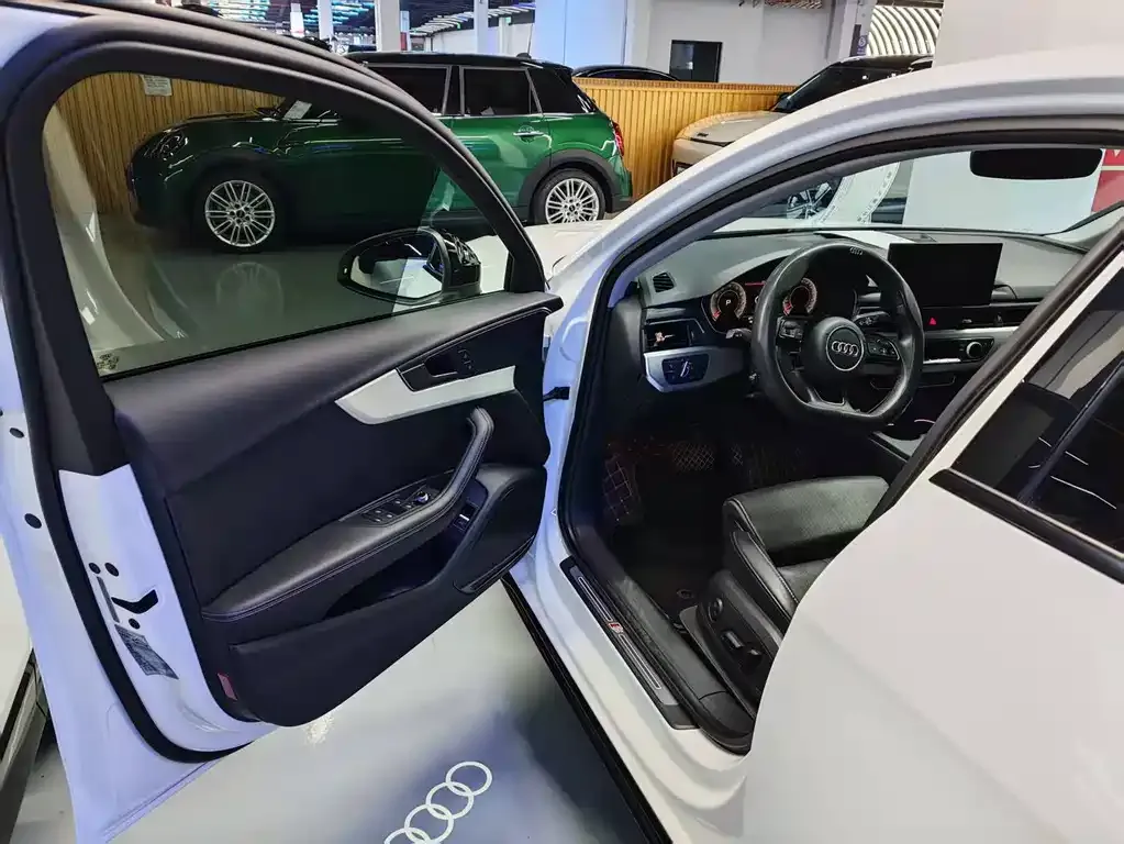 Audi A4L 2022 из CN, фото 10