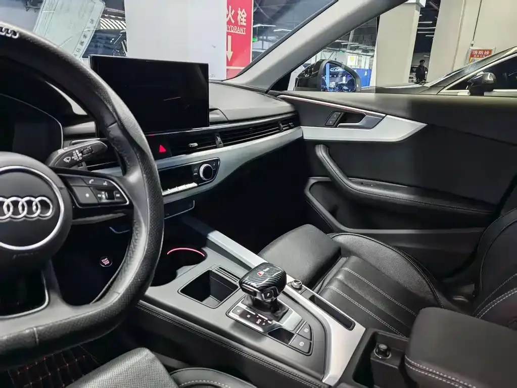 Audi A4L 2022 из CN, фото 9