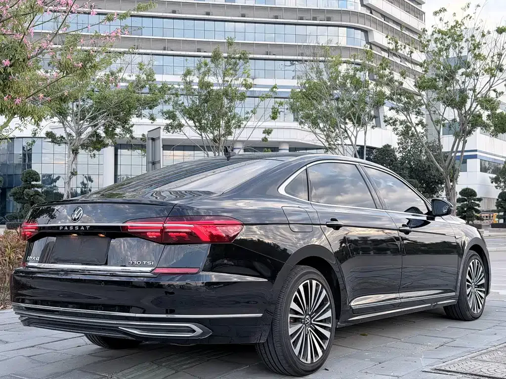 Volkswagen Passat — фото 8