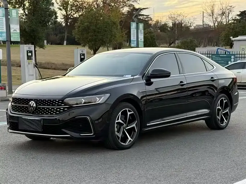Volkswagen Passat — фото 1