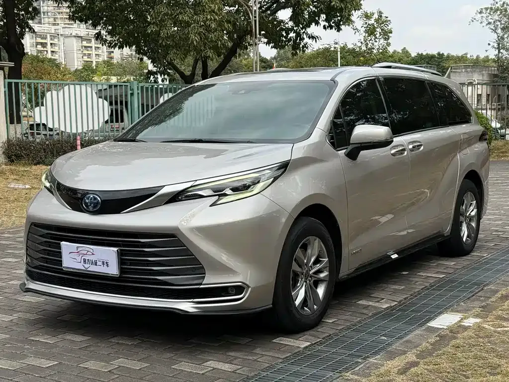 Toyota Sienna 2022 из CN, фото 1