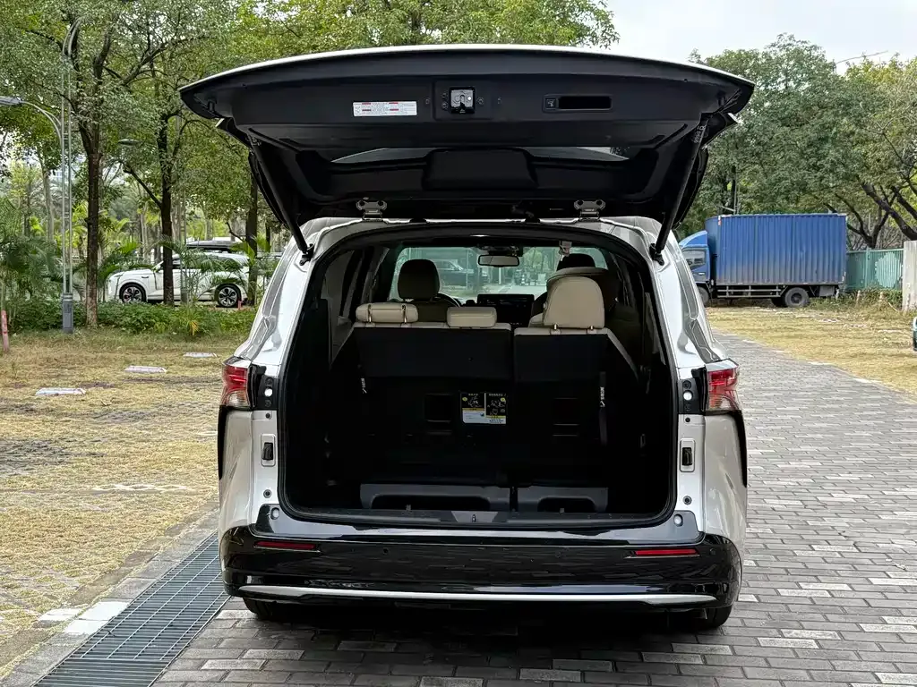 Toyota Sienna 2022 из CN, фото 3
