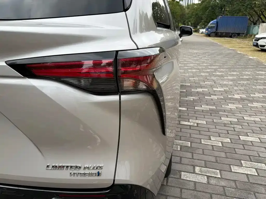 Toyota Sienna 2022 из CN, фото 2