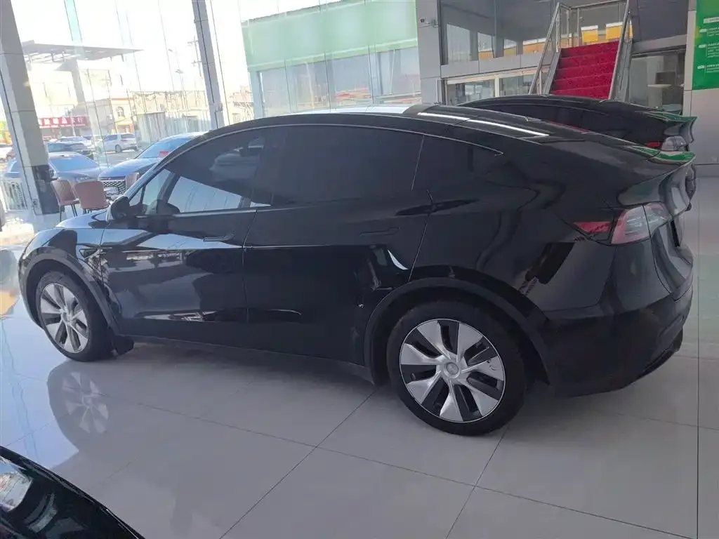 Tesla Model Y — фото 5
