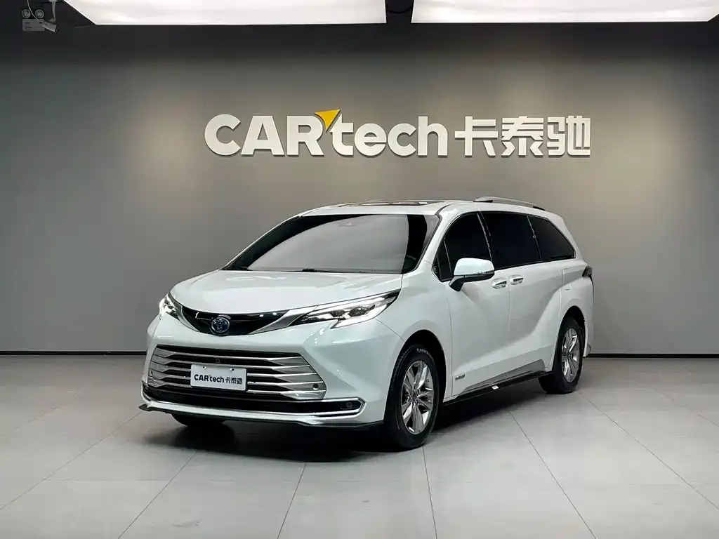 Toyota Sienna — фото 1