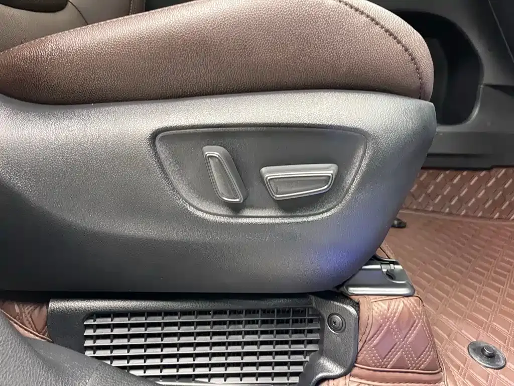 Toyota Sienna — фото 9