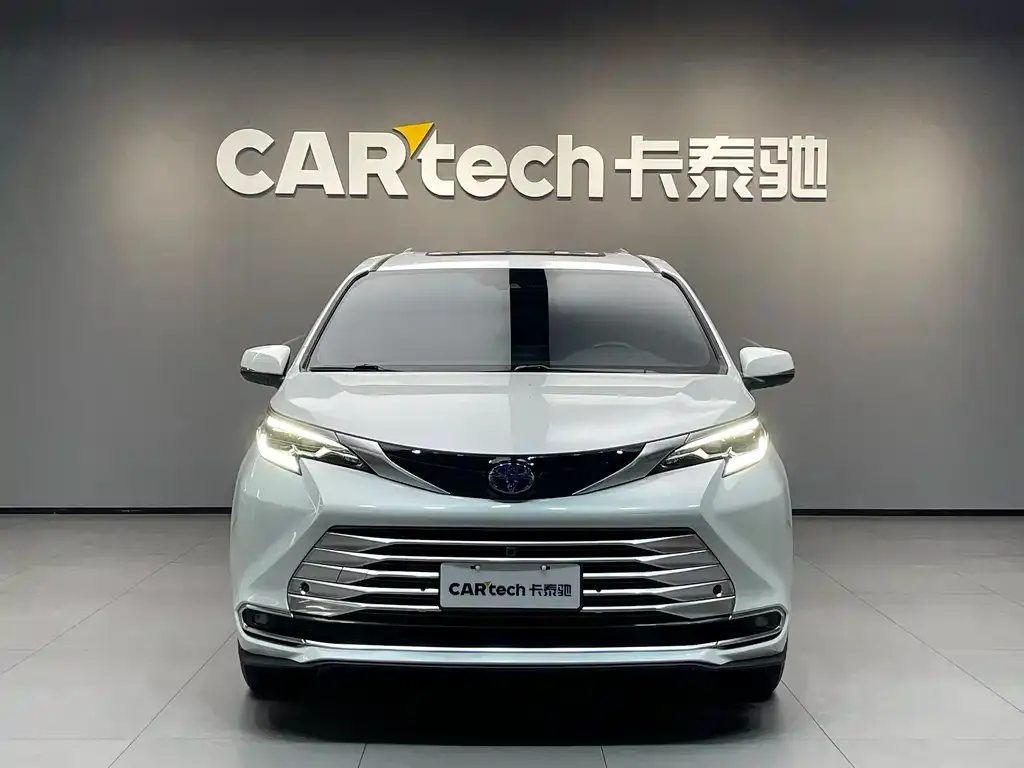 Toyota Sienna — фото 5