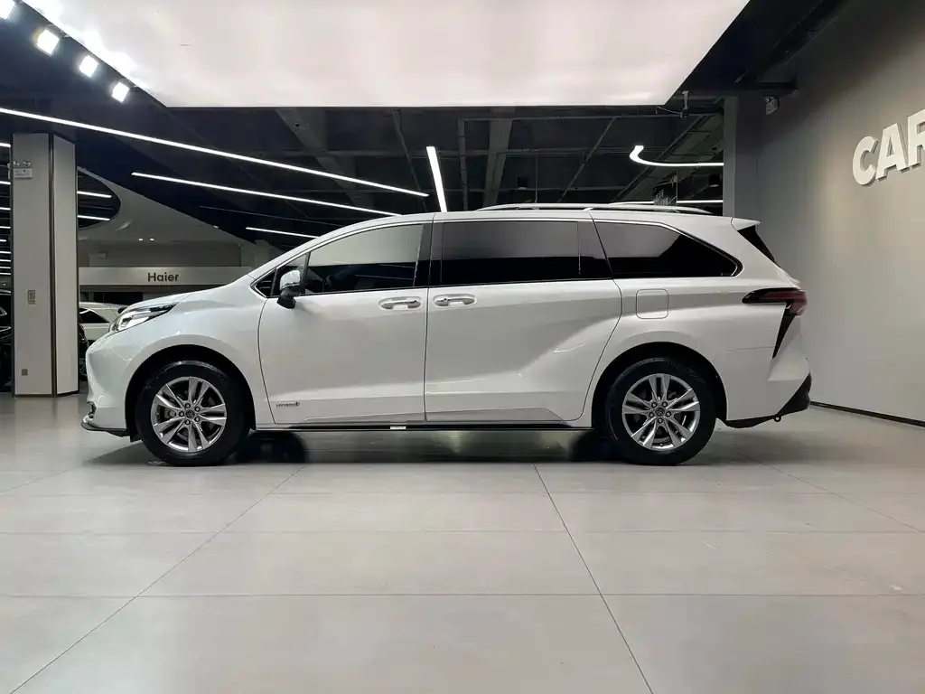 Toyota Sienna — фото 8