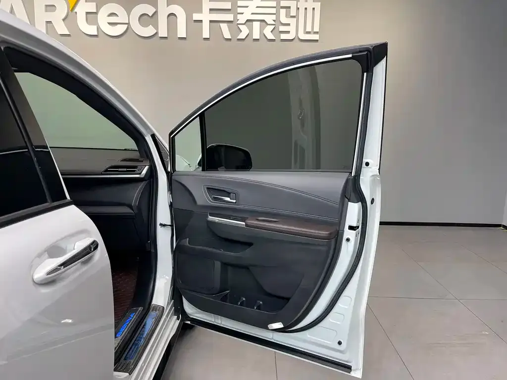 Toyota Sienna — фото 4