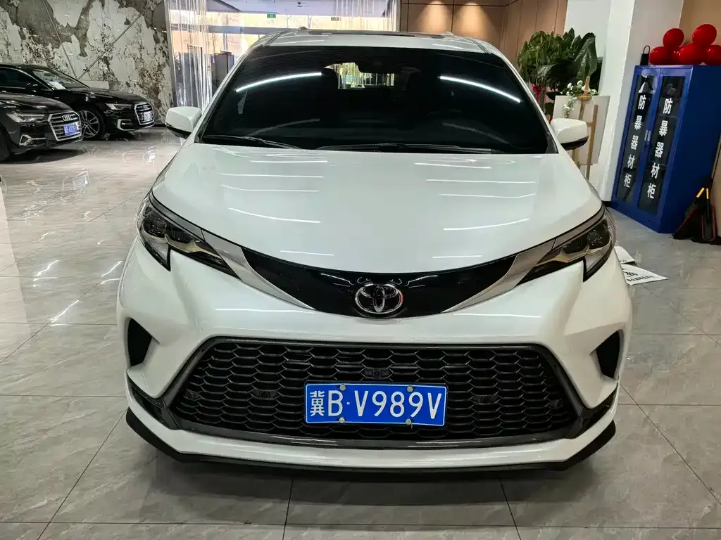 Toyota Granvia 2024 из CN, фото 1
