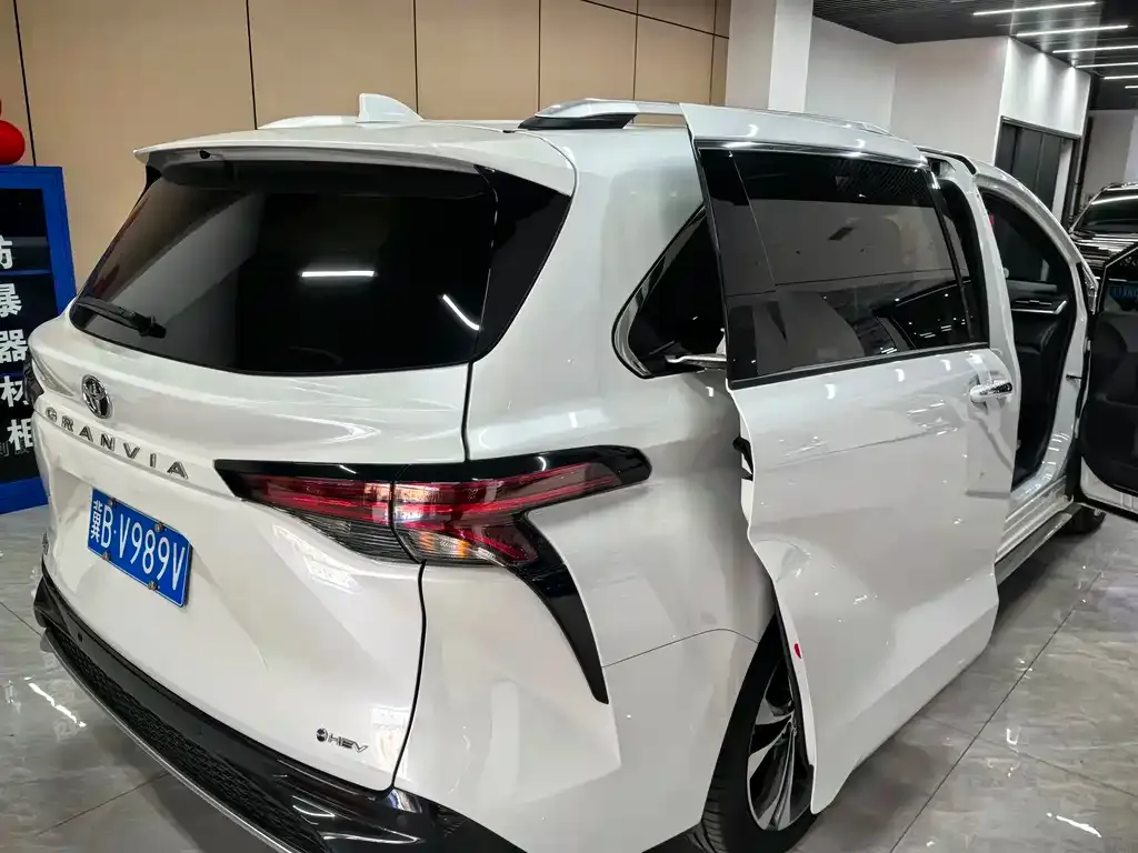 Toyota Granvia 2024 из CN, фото 9