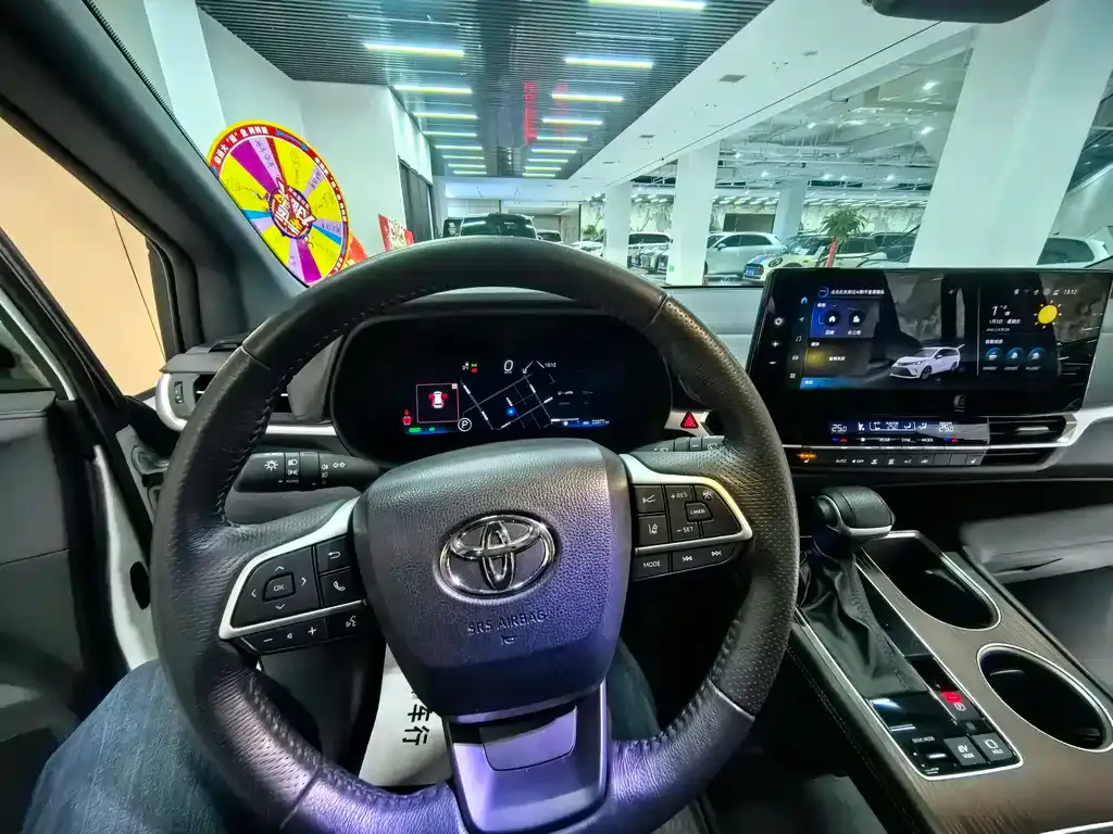 Toyota Granvia 2024 из CN, фото 10