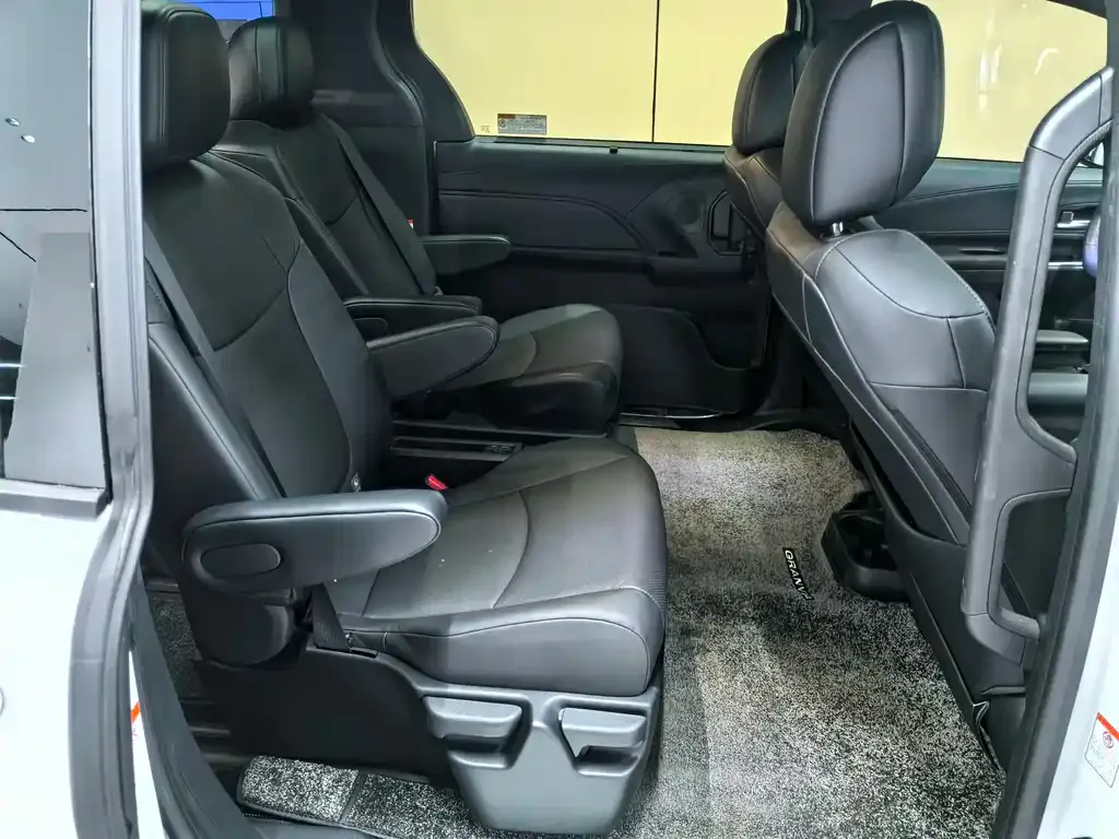 Toyota Granvia 2024 из CN, фото 7