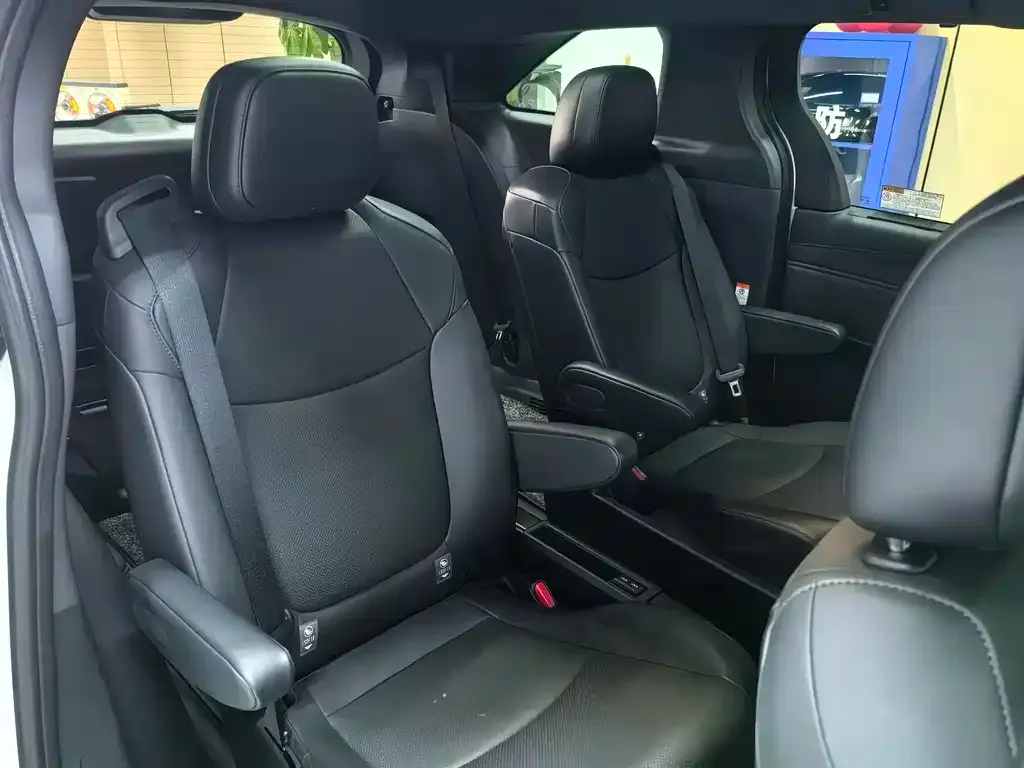 Toyota Granvia 2024 из CN, фото 4